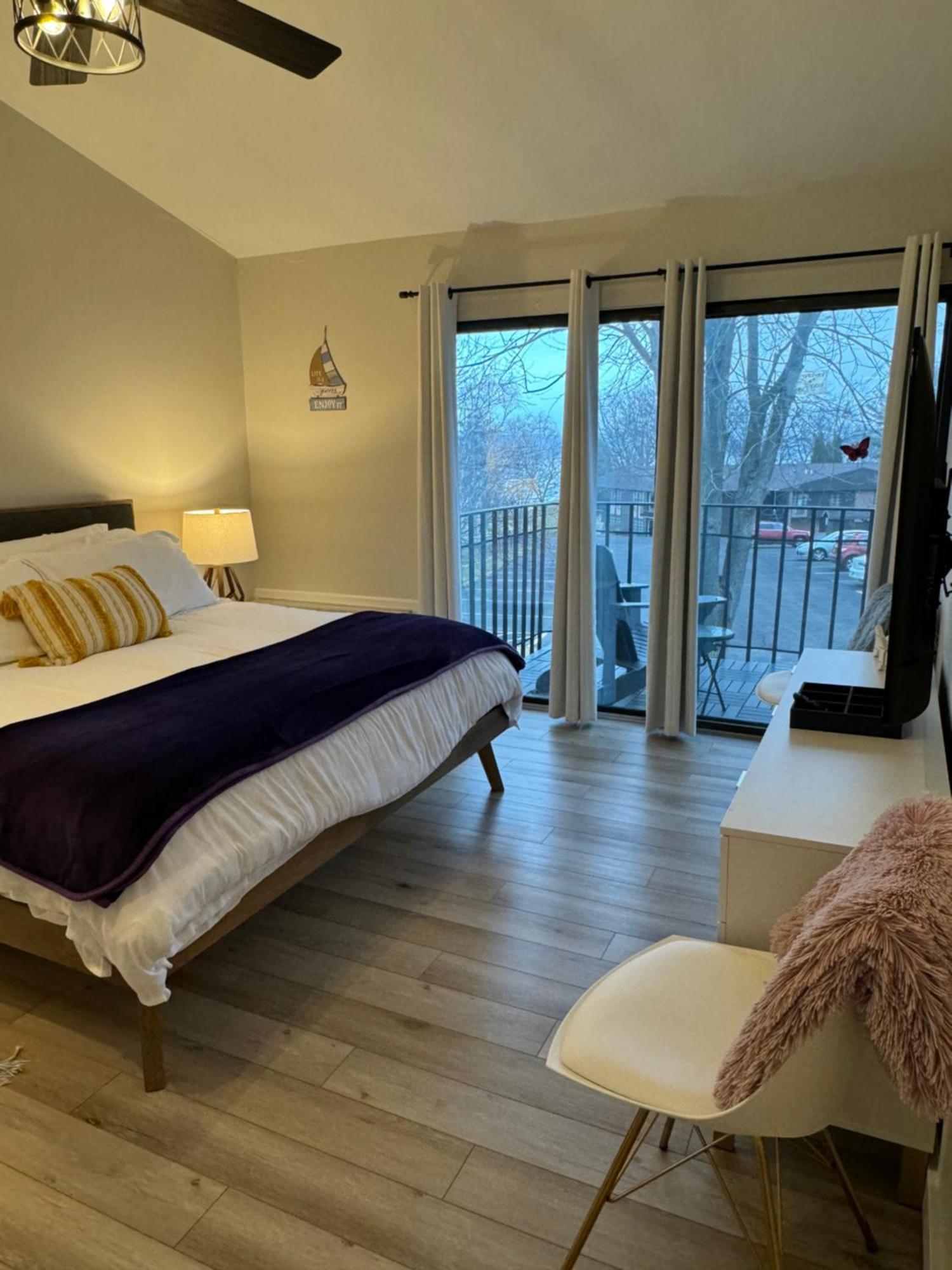 Newly Remodeled Mid-Century Modern Lake Condo 日内瓦湖城 外观 照片