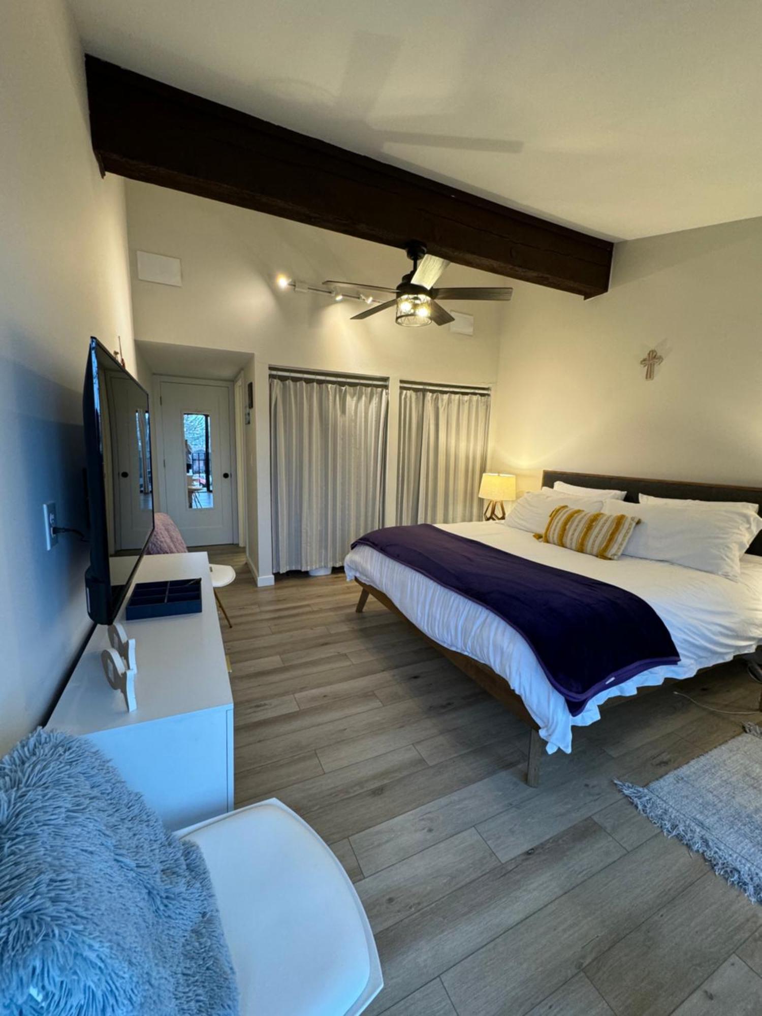 Newly Remodeled Mid-Century Modern Lake Condo 日内瓦湖城 外观 照片